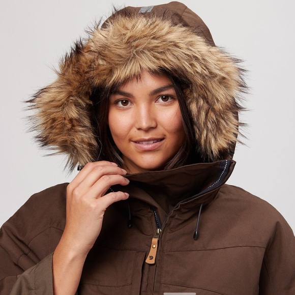 Fjallraven Luhkka Hooded Winter Cape - Picture 4 of 10